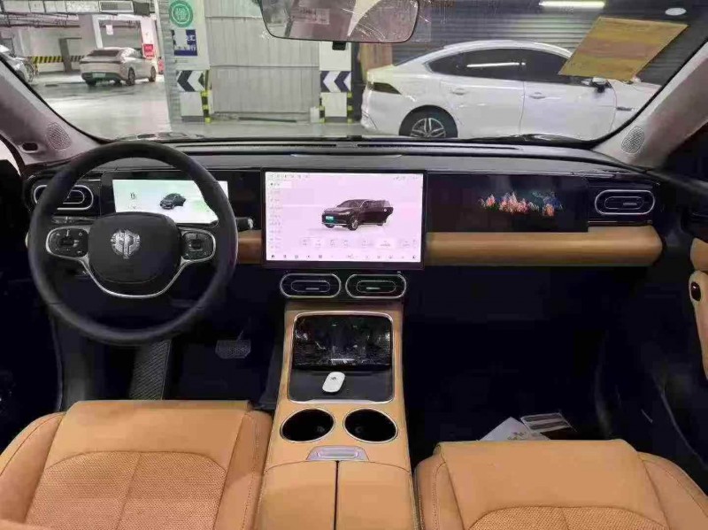 成都25年零跑汽车C114