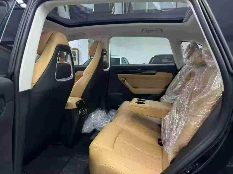 成都25年零跑汽车C116