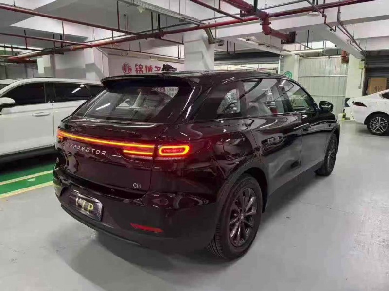 成都25年零跑汽车C117