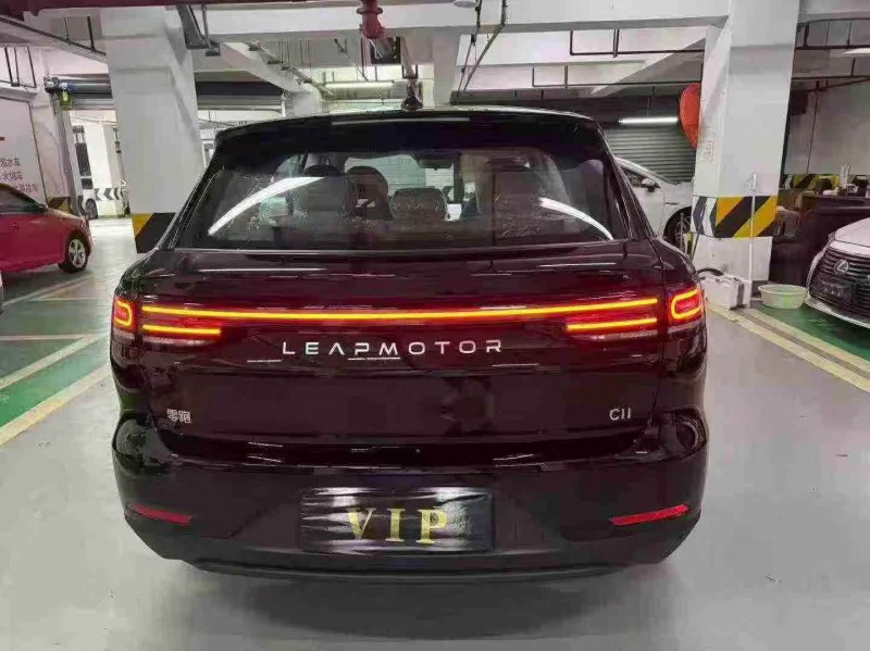 成都25年零跑汽车C118