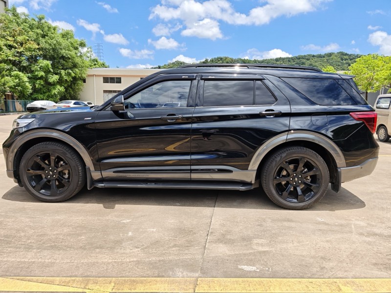 中山20年福特探险者3