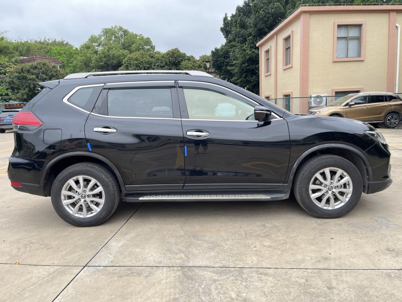 中山18年日产奇骏2