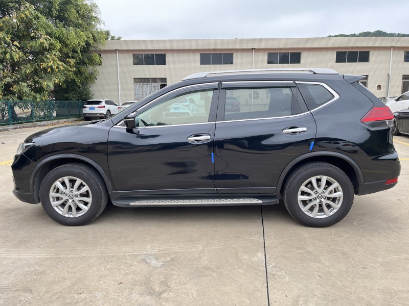 中山18年日产奇骏3