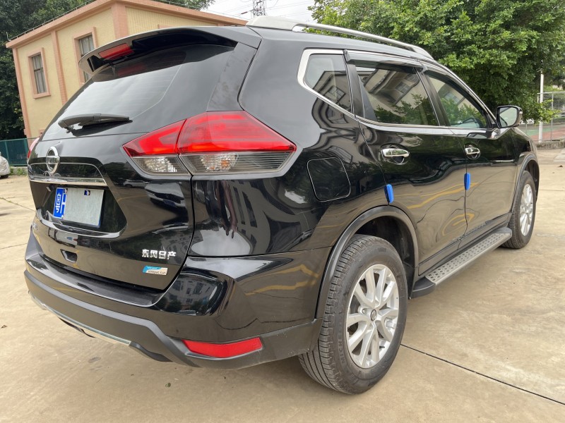 中山18年日产奇骏5