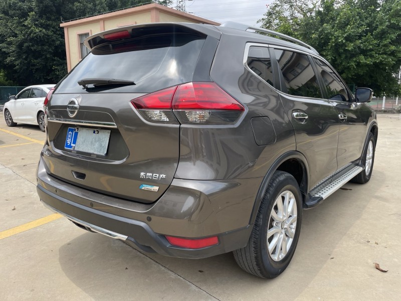 中山17年日产奇骏4