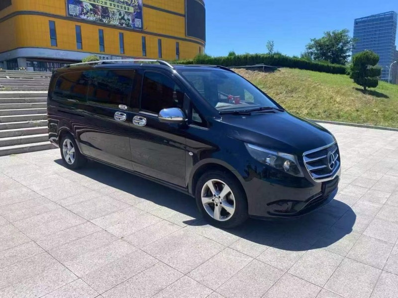 济南17年奔驰威霆2