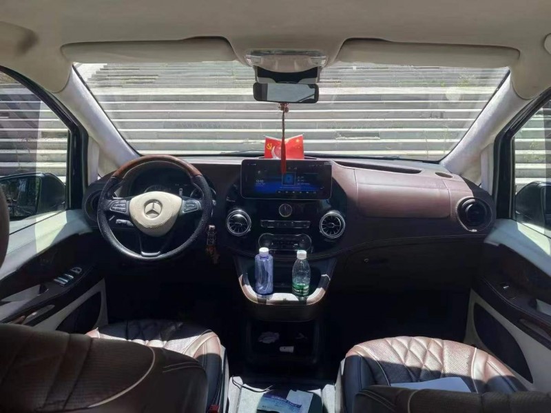 济南17年奔驰威霆4