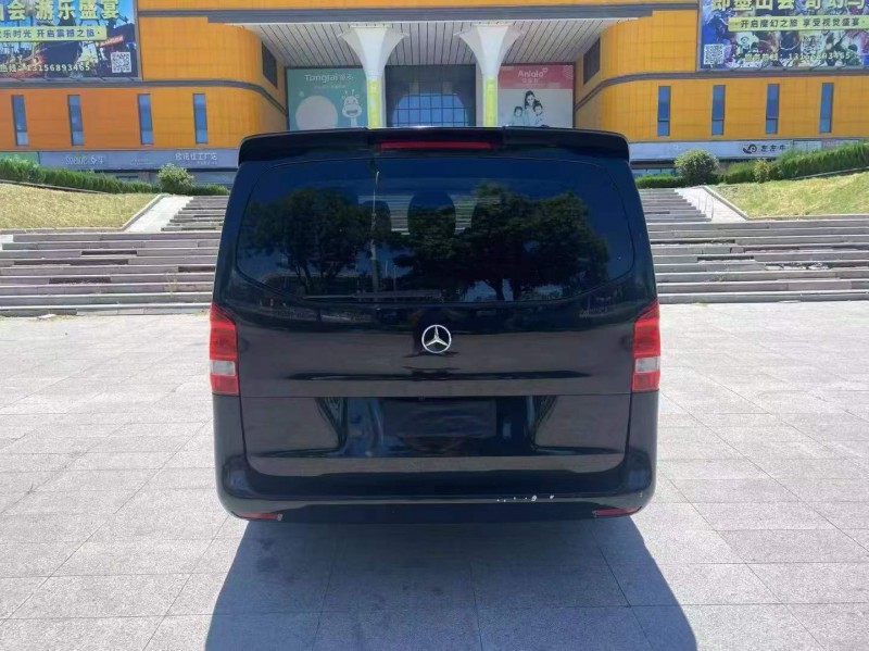 济南17年奔驰威霆9