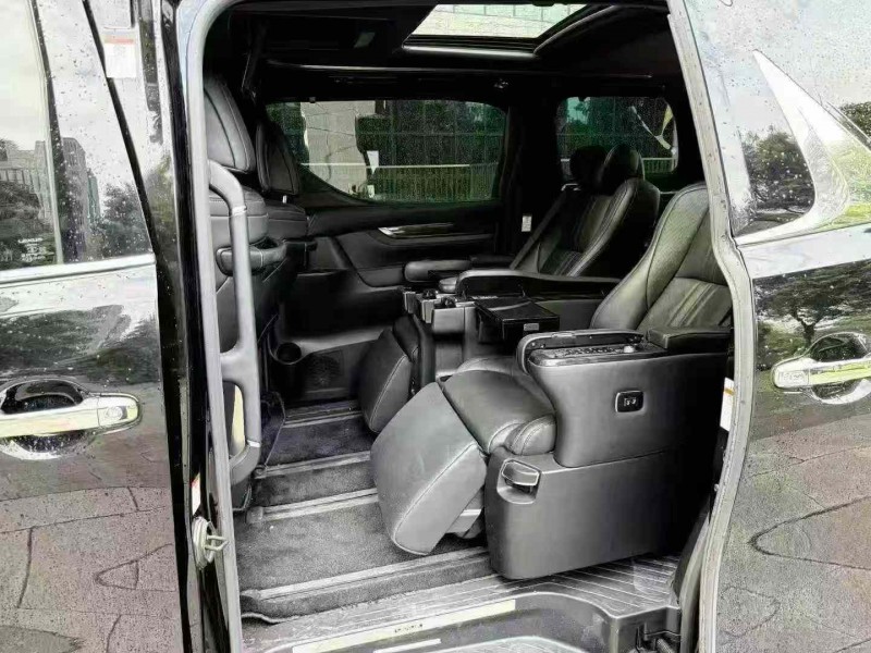 佛山21年雷克萨斯LM雷尔法4