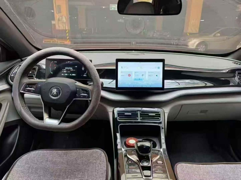 呼伦贝尔25年比亚迪秦5