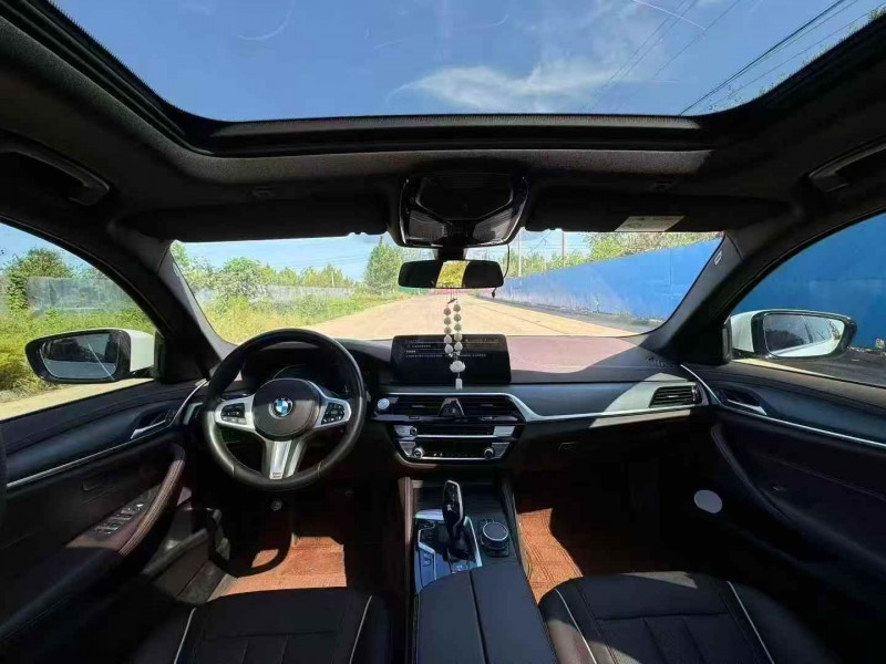 青岛21年宝马5系4