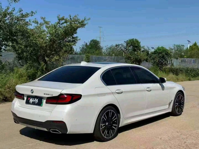 青岛21年宝马5系8