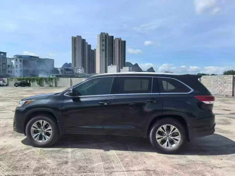 钦州19年丰田汉兰达7