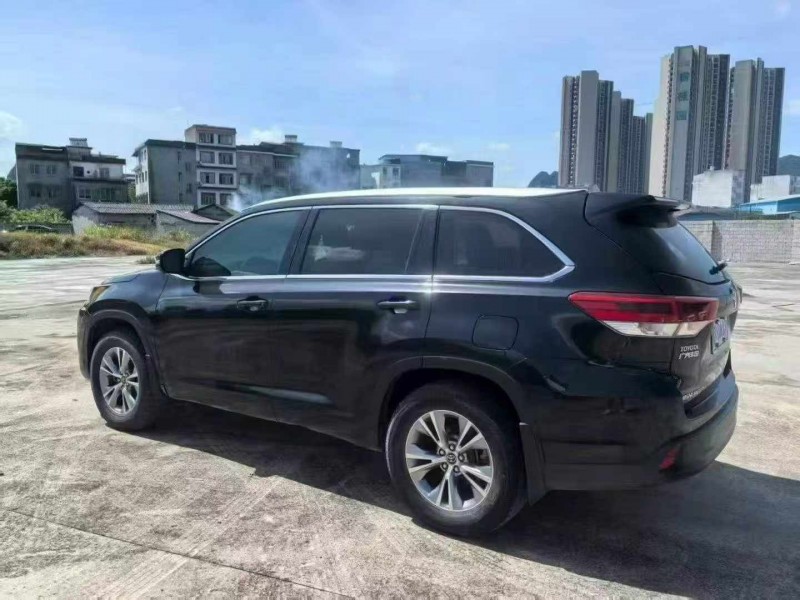 钦州19年丰田汉兰达9