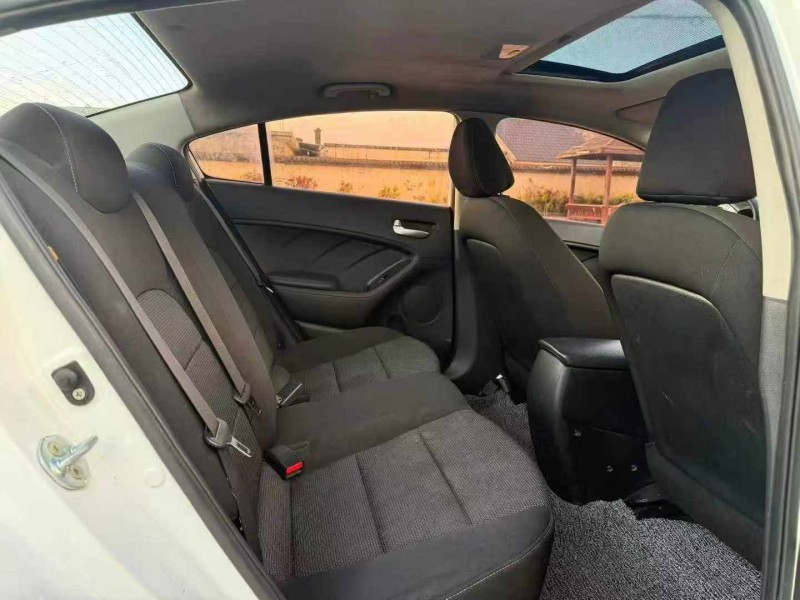 六盘水19年起亚K36