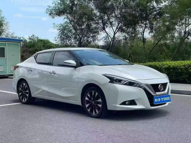 济宁18年日产蓝鸟3