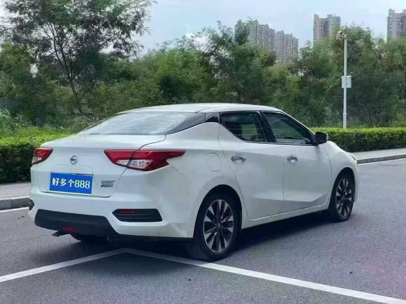 济宁18年日产蓝鸟8