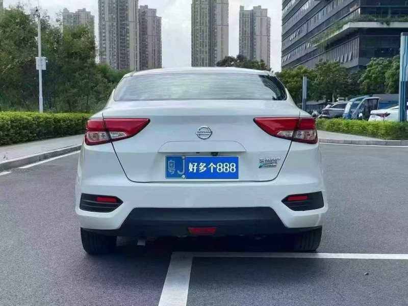 济宁18年日产蓝鸟9