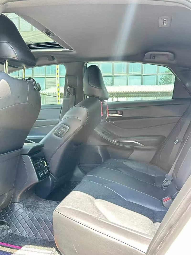 济宁21年丰田亚洲龙5