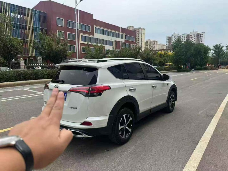 济宁18年丰田RAV4荣放8