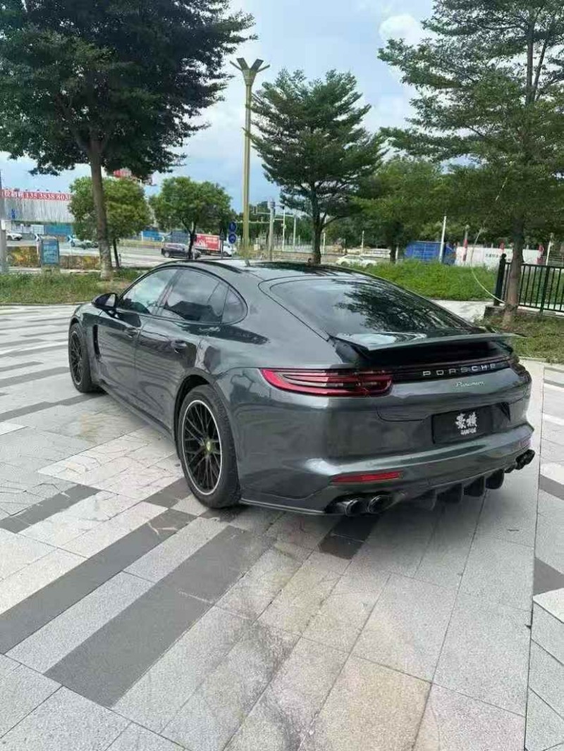 广州17年保时捷帕拉梅拉8