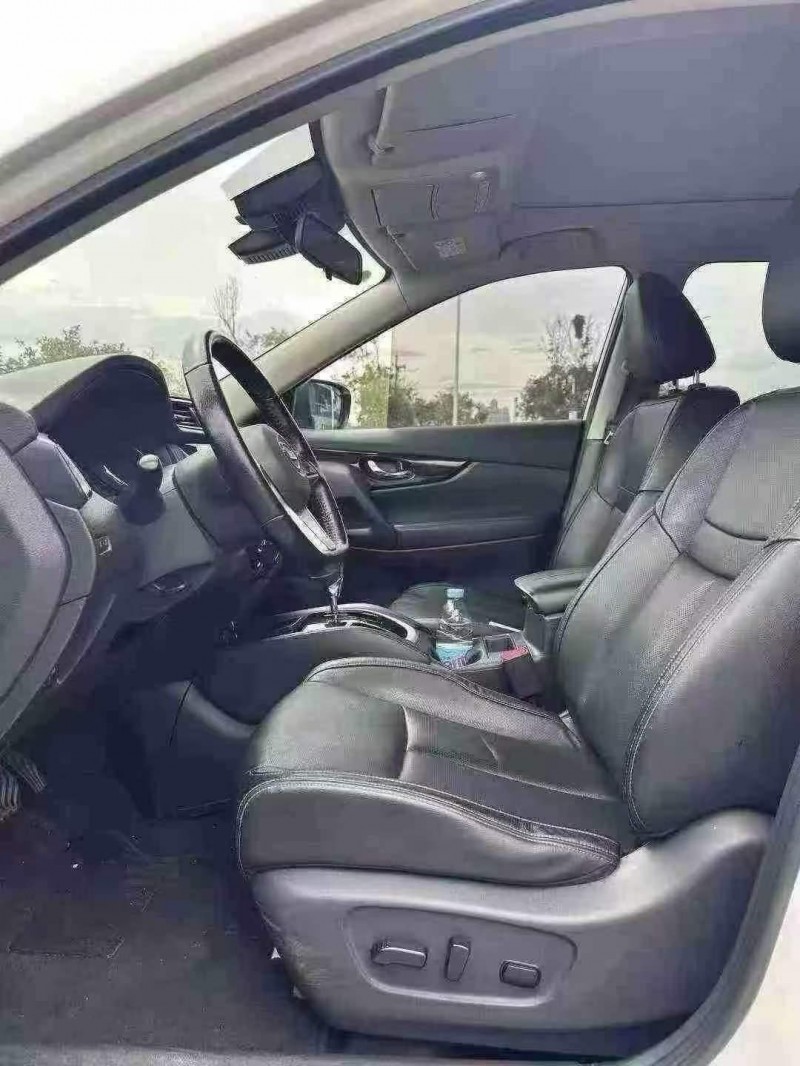 东莞21年日产奇骏4