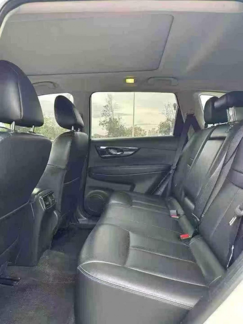 东莞21年日产奇骏6