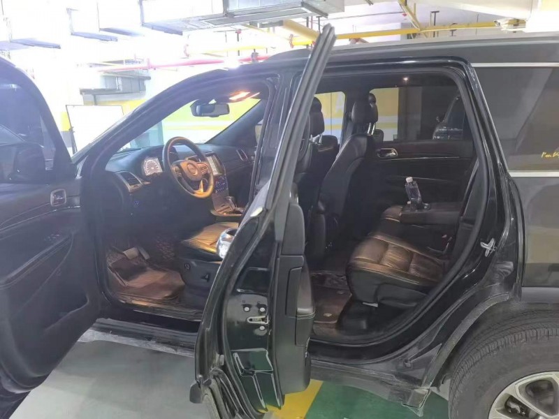 黄冈16年Jeep大切诺基6