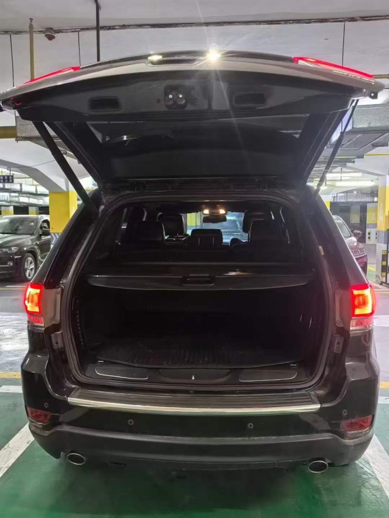 黄冈16年Jeep大切诺基7