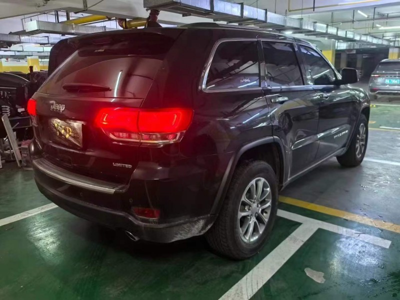 黄冈16年Jeep大切诺基9