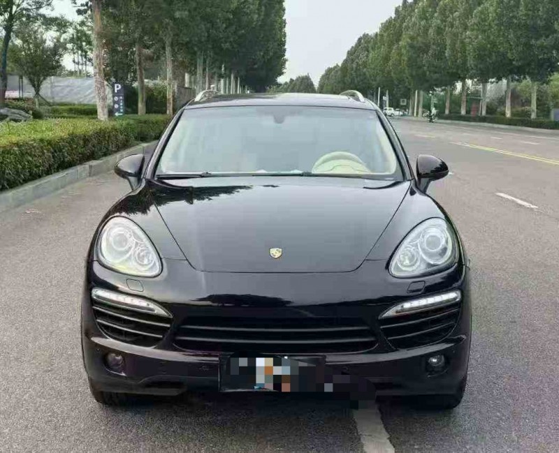 青岛11年保时捷卡宴1