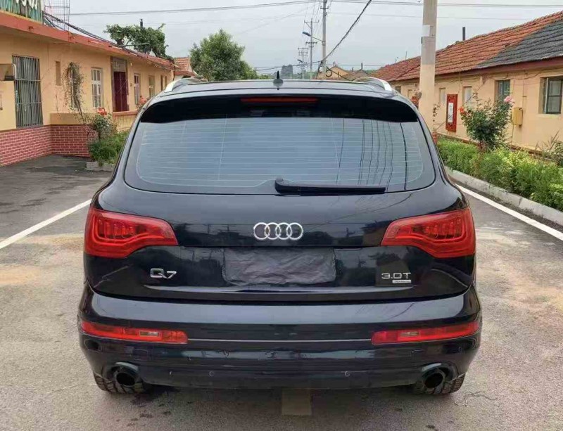 青岛12年奥迪Q76