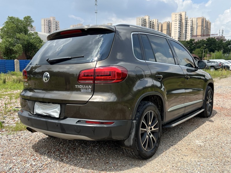 娄底16年大众途观5