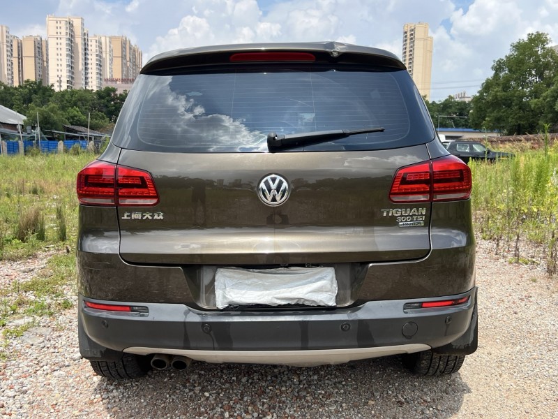 娄底16年大众途观7