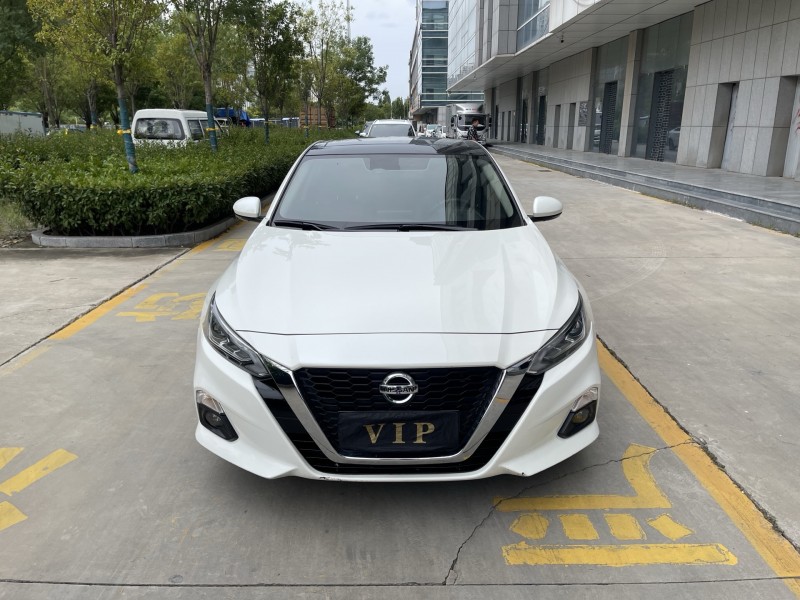 济宁22年日产天籁1