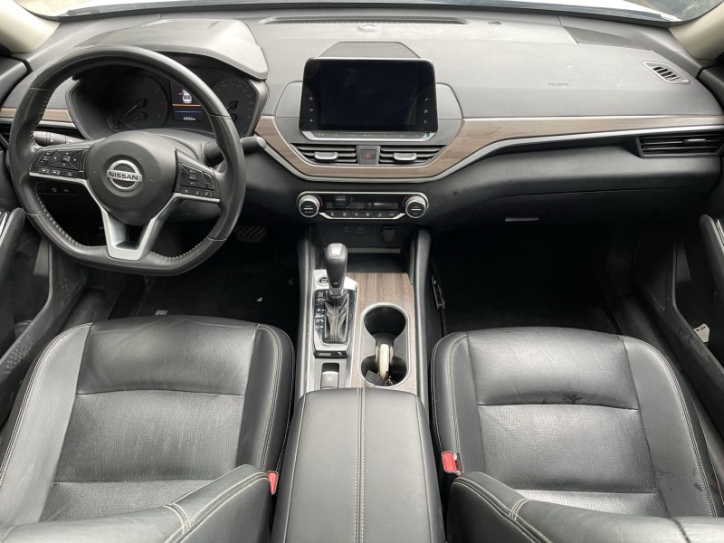 济宁22年日产天籁4