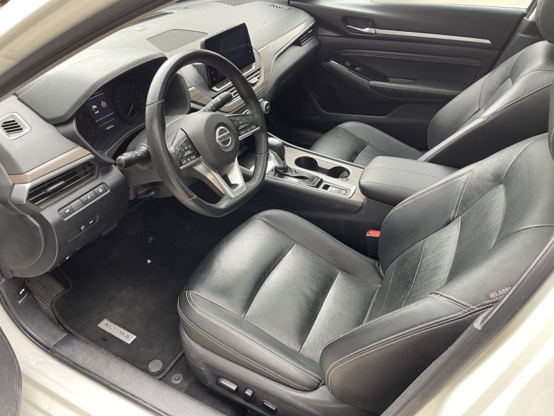 济宁22年日产天籁5