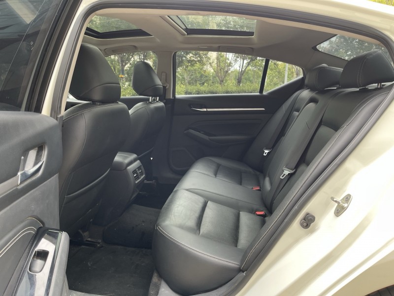 济宁22年日产天籁6