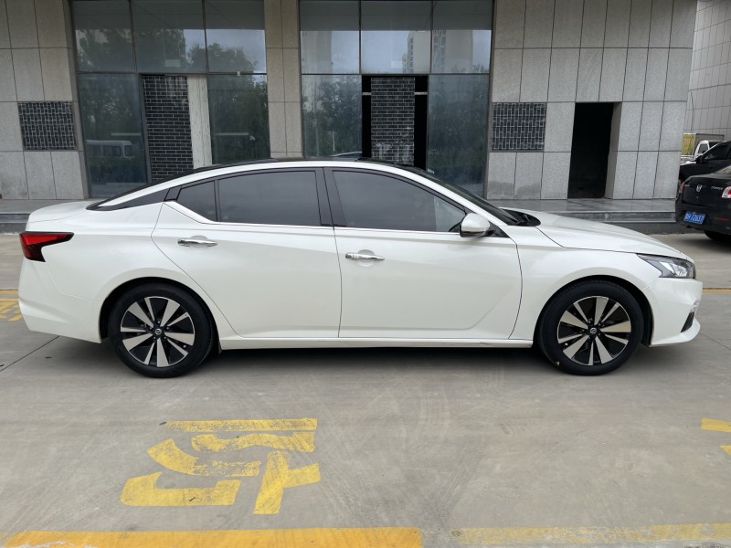 济宁22年日产天籁8