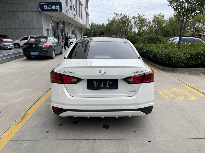 济宁22年日产天籁9