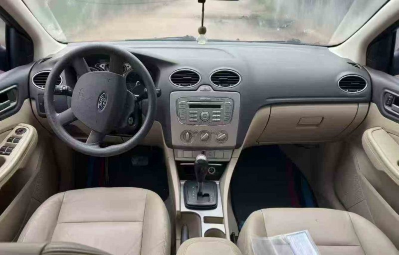 青岛11年福特福克斯4