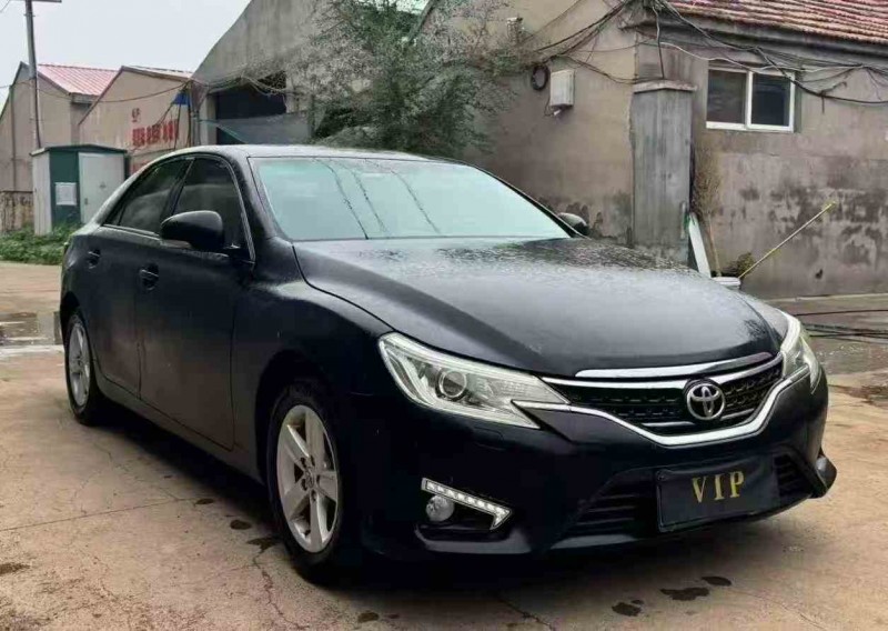 青岛16年丰田锐志2