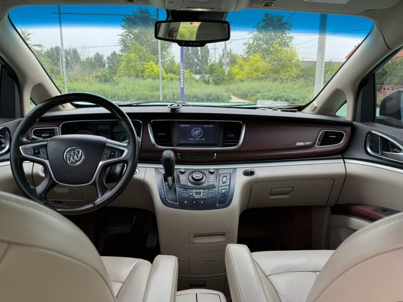 青岛15年别克GL84