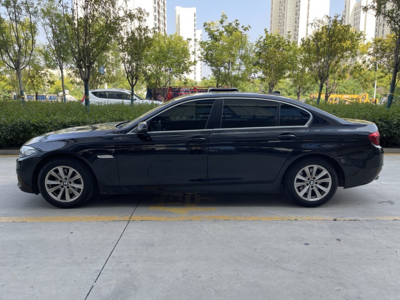 济宁17年宝马5系8