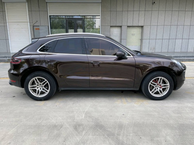 济宁17年保时捷Macan8