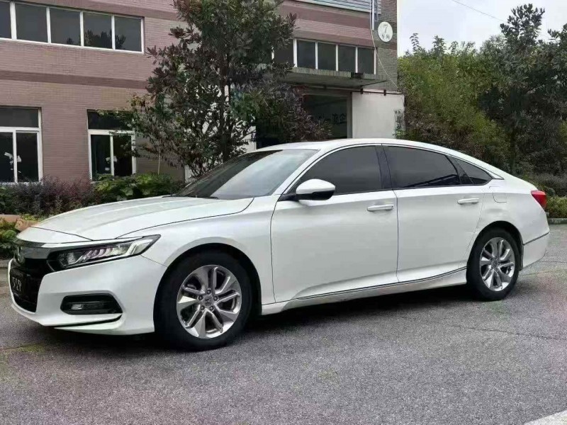 襄阳19年本田雅阁2