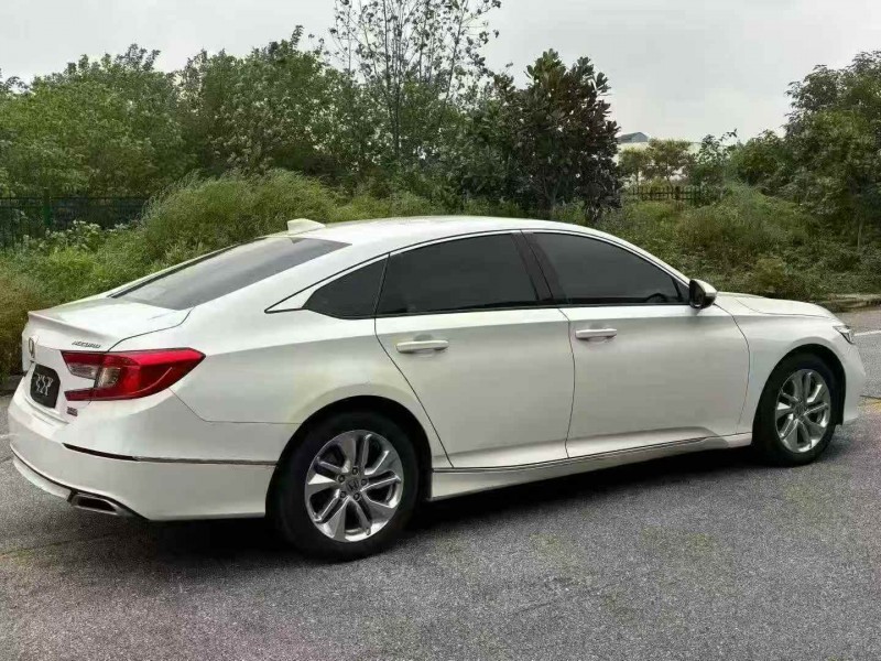 襄阳19年本田雅阁4