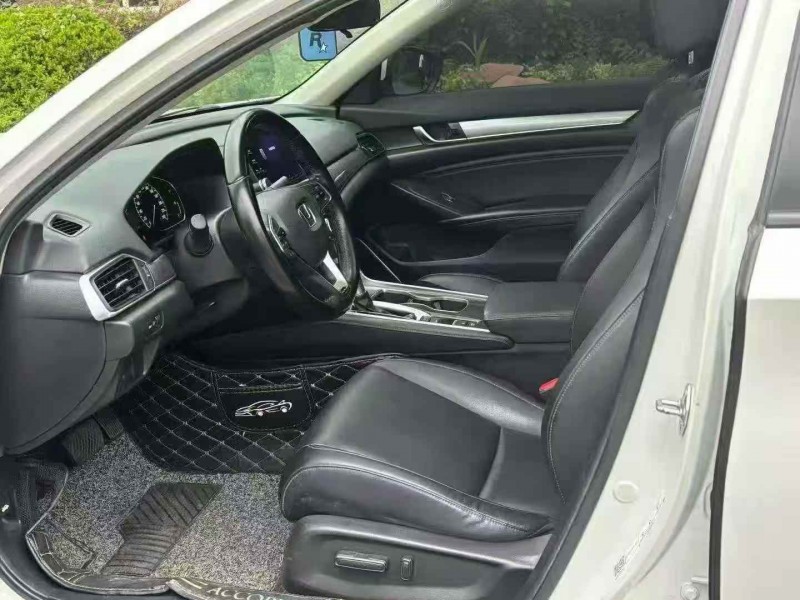 襄阳19年本田雅阁8