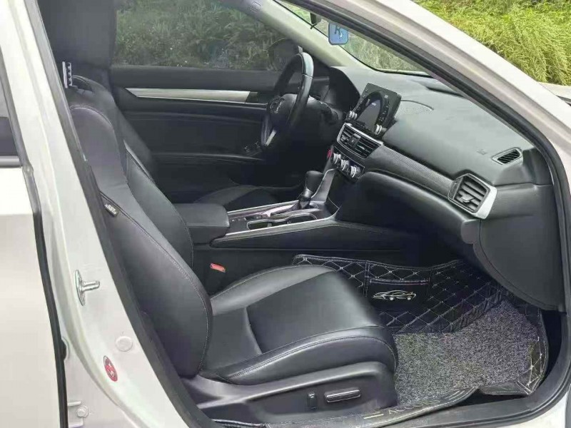 襄阳19年本田雅阁9