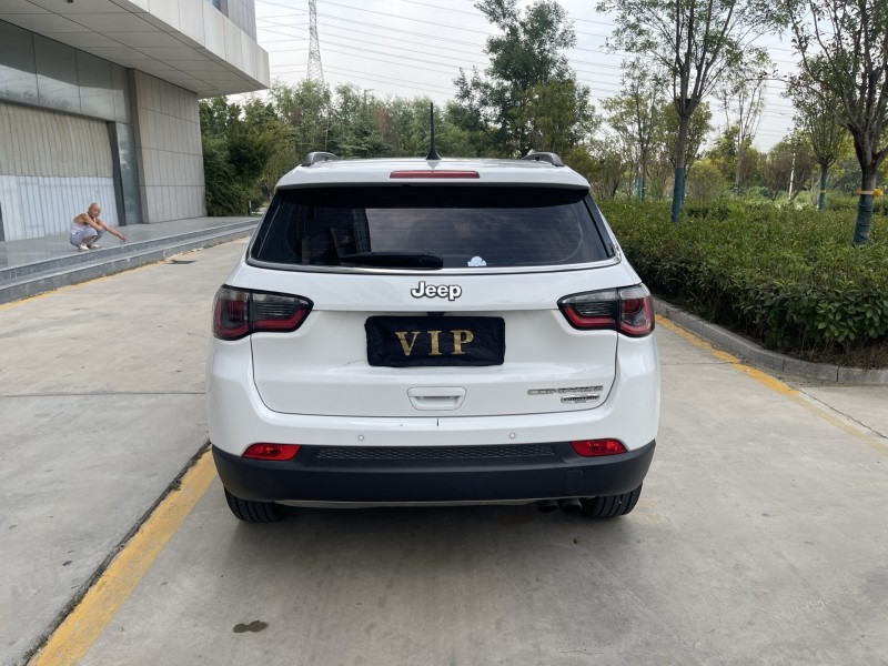 济宁18年Jeep指南者9